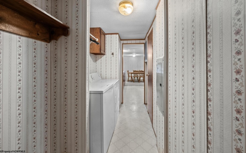 75 Hunters Pen Drive, Weston, West Virginia 26452, 3 Bedroom Bedrooms, 8 Room Rooms,2 BathroomBathrooms,Single Family Detached,For Sale,Hunters Pen,0,10166834