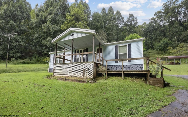 75 Hunters Pen Drive, Weston, West Virginia 26452, 3 Bedroom Bedrooms, 8 Room Rooms,2 BathroomBathrooms,Single Family Detached,For Sale,Hunters Pen,0,10166834