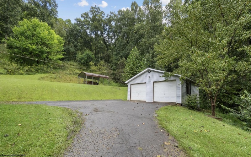 75 Hunters Pen Drive, Weston, West Virginia 26452, 3 Bedroom Bedrooms, 8 Room Rooms,2 BathroomBathrooms,Single Family Detached,For Sale,Hunters Pen,0,10166834