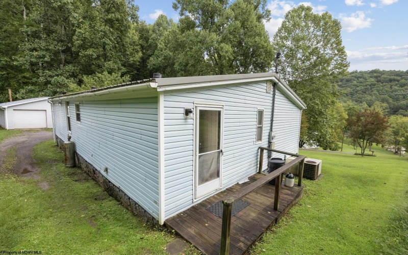 75 Hunters Pen Drive, Weston, West Virginia 26452, 3 Bedroom Bedrooms, 8 Room Rooms,2 BathroomBathrooms,Single Family Detached,For Sale,Hunters Pen,0,10166834
