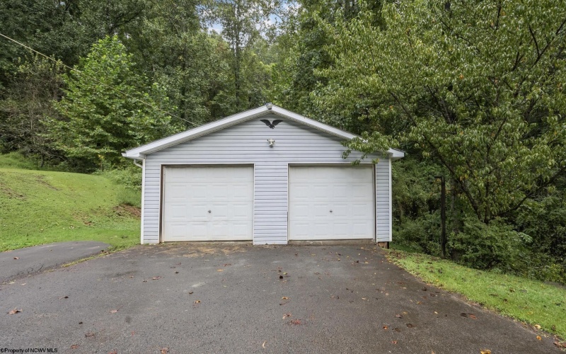 75 Hunters Pen Drive, Weston, West Virginia 26452, 3 Bedroom Bedrooms, 8 Room Rooms,2 BathroomBathrooms,Single Family Detached,For Sale,Hunters Pen,0,10166834