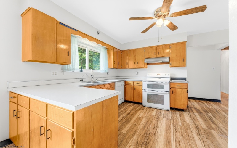 17 Grandview Terrace, Uniontown, Pennsylvania 15401, 3 Bedroom Bedrooms, 6 Room Rooms,2 BathroomBathrooms,Single Family Detached,For Sale,Grandview,0,10166844