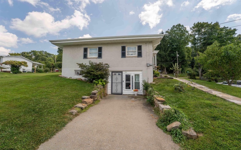 133 Cryster Lane, Morgantown, West Virginia 26508, 3 Bedroom Bedrooms, 6 Room Rooms,2 BathroomBathrooms,Single Family Detached,For Sale,Cryster,0,10166853