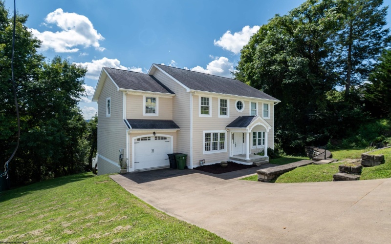 356 Charleston Avenue, Morgantown, West Virginia 26501, 3 Bedroom Bedrooms, 10 Room Rooms,3 BathroomBathrooms,Single Family Detached,For Sale,Charleston,0,10166852
