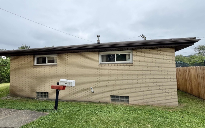 520 Mahan Avenue, Follansbee, West Virginia 26037, 2 Bedroom Bedrooms, 4 Room Rooms,1 BathroomBathrooms,Single Family Detached,For Sale,Mahan,0,10165131