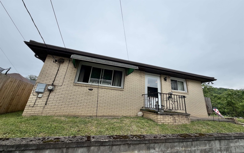520 Mahan Avenue, Follansbee, West Virginia 26037, 2 Bedroom Bedrooms, 4 Room Rooms,1 BathroomBathrooms,Single Family Detached,For Sale,Mahan,0,10165131
