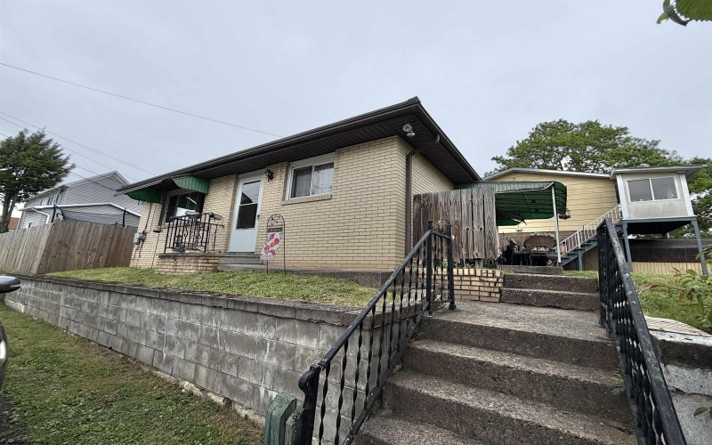 520 Mahan Avenue, Follansbee, West Virginia 26037, 2 Bedroom Bedrooms, 4 Room Rooms,1 BathroomBathrooms,Single Family Detached,For Sale,Mahan,0,10165131