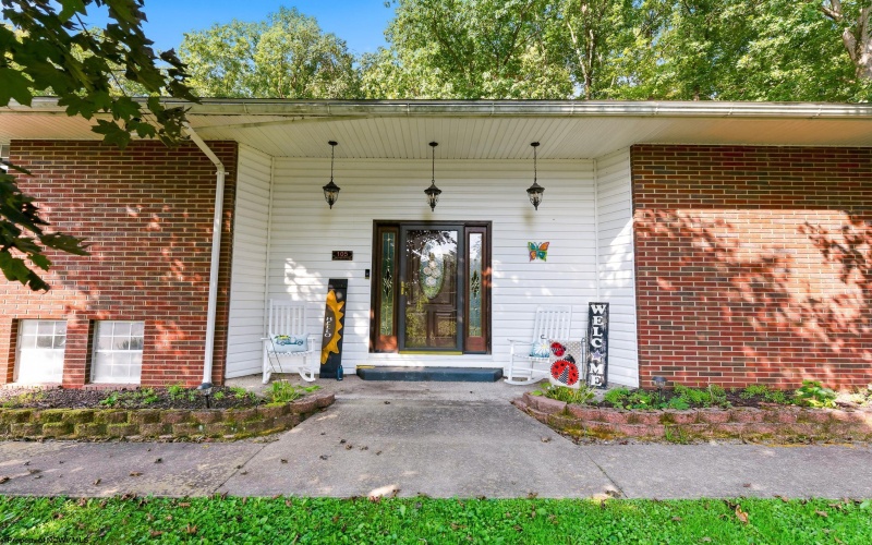 105 Jaynes Drive, Fairmont, West Virginia 26554, 4 Bedroom Bedrooms, 11 Room Rooms,3 BathroomBathrooms,Single Family Detached,For Sale,Jaynes,0,10166857