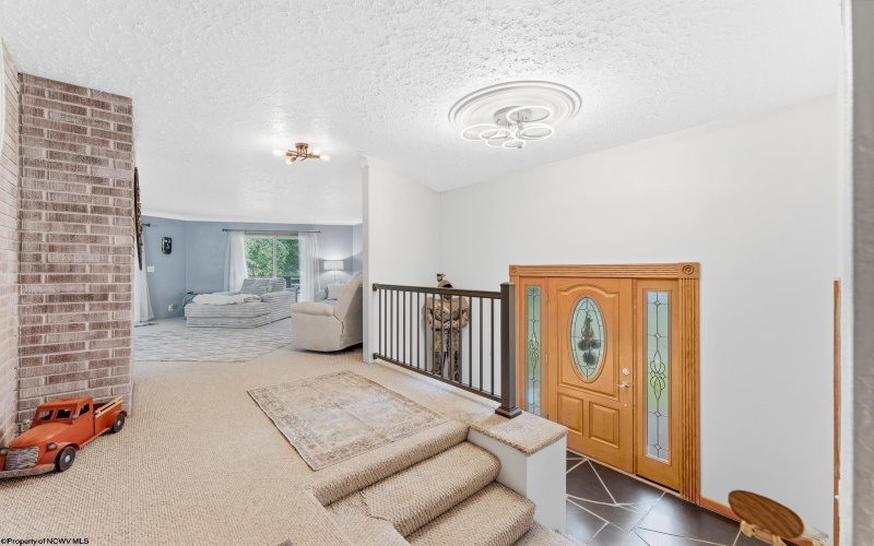 105 Jaynes Drive, Fairmont, West Virginia 26554, 4 Bedroom Bedrooms, 11 Room Rooms,3 BathroomBathrooms,Single Family Detached,For Sale,Jaynes,0,10166857