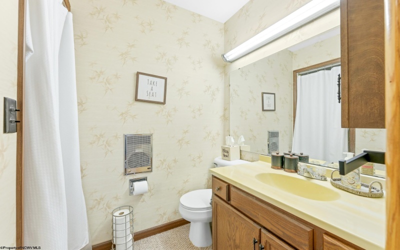105 Jaynes Drive, Fairmont, West Virginia 26554, 4 Bedroom Bedrooms, 11 Room Rooms,3 BathroomBathrooms,Single Family Detached,For Sale,Jaynes,0,10166857