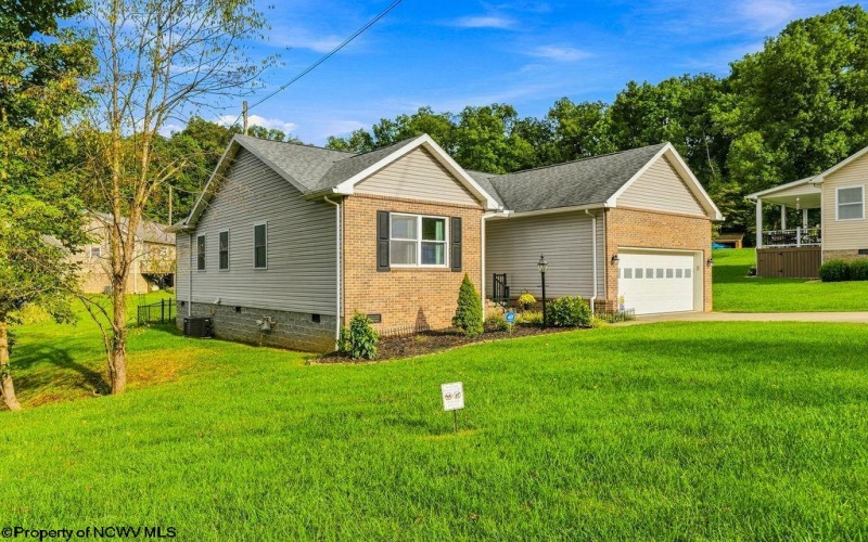 426 Shearwood Forest Drive, Bridgeport, West Virginia 26330, 3 Bedroom Bedrooms, 7 Room Rooms,2 BathroomBathrooms,Single Family Detached,For Sale,Shearwood Forest,0,10166866