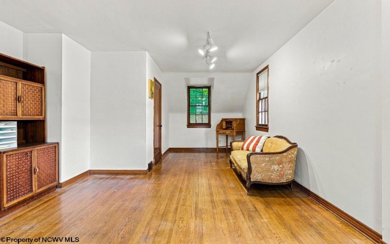 1243 College Park, Fairmont, West Virginia 26554, 3 Bedroom Bedrooms, 5 Room Rooms,1 BathroomBathrooms,Single Family Detached,For Sale,College,0,10166863