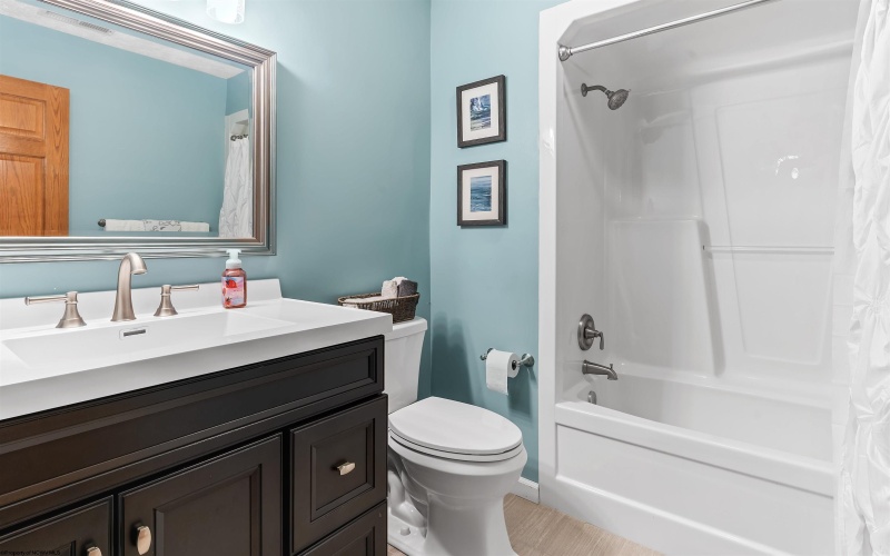 15 Franklin Farms Drive, Fairmont, West Virginia 26554, 3 Bedroom Bedrooms, 12 Room Rooms,3 BathroomBathrooms,Single Family Detached,For Sale,Franklin Farms,0,10166875