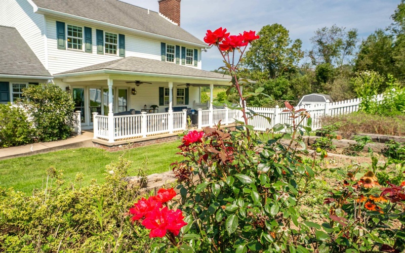15 Franklin Farms Drive, Fairmont, West Virginia 26554, 3 Bedroom Bedrooms, 12 Room Rooms,3 BathroomBathrooms,Single Family Detached,For Sale,Franklin Farms,0,10166875