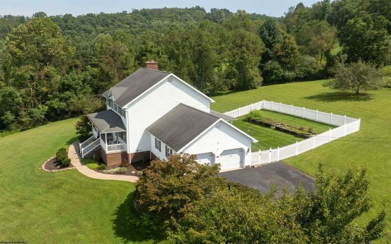 15 Franklin Farms Drive, Fairmont, West Virginia 26554, 3 Bedroom Bedrooms, 12 Room Rooms,3 BathroomBathrooms,Single Family Detached,For Sale,Franklin Farms,0,10166875