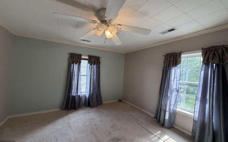 145 Vermont Avenue, Clarksburg, West Virginia 26301, 3 Bedroom Bedrooms, 6 Room Rooms,2 BathroomBathrooms,Single Family Detached,For Sale,Vermont,0,10166892
