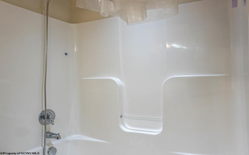 101 Auburn Drive, Morgantown, West Virginia 26501, 3 Bedroom Bedrooms, 5 Room Rooms,2 BathroomBathrooms,Single Family Attached,For Sale,Auburn,0,10166881