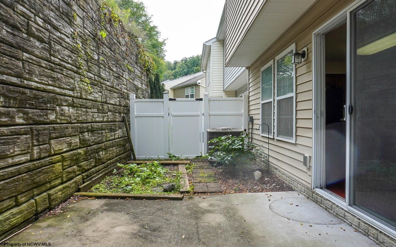 101 Auburn Drive, Morgantown, West Virginia 26501, 3 Bedroom Bedrooms, 5 Room Rooms,2 BathroomBathrooms,Single Family Attached,For Sale,Auburn,0,10166881