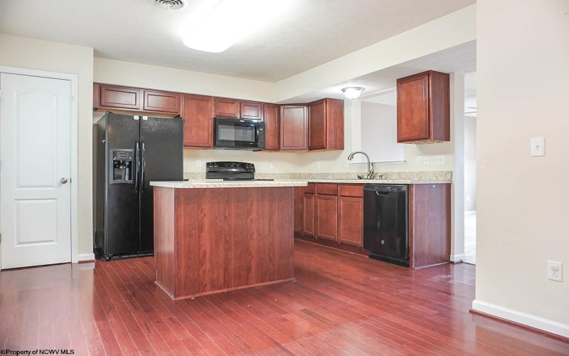 101 Auburn Drive, Morgantown, West Virginia 26501, 3 Bedroom Bedrooms, 5 Room Rooms,2 BathroomBathrooms,Single Family Attached,For Sale,Auburn,0,10166881