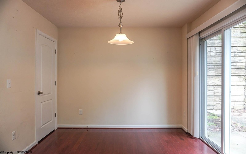 101 Auburn Drive, Morgantown, West Virginia 26501, 3 Bedroom Bedrooms, 5 Room Rooms,2 BathroomBathrooms,Single Family Attached,For Sale,Auburn,0,10166881