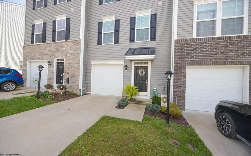 14 Dover Court, Bridgeport, West Virginia 26330, 3 Bedroom Bedrooms, 6 Room Rooms,2 BathroomBathrooms,Single Family Attached,For Sale,Dover,0,10166896