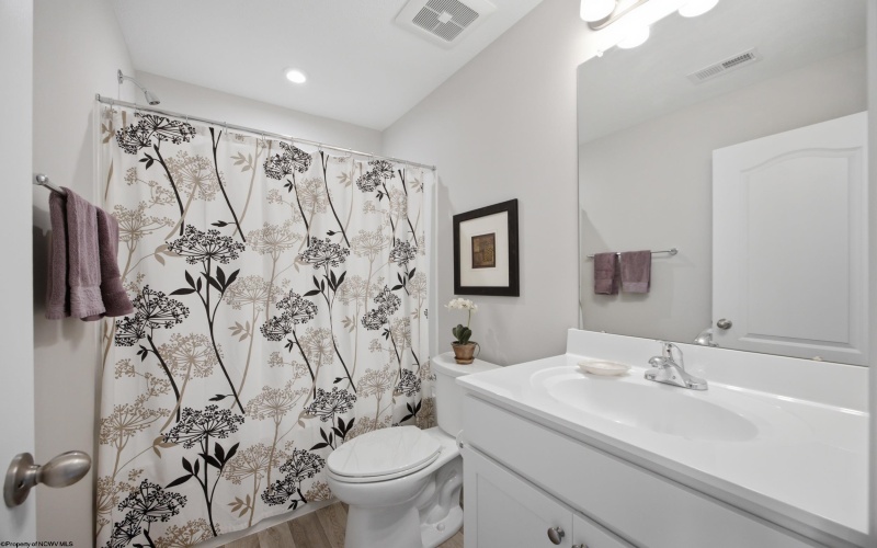 14 Dover Court, Bridgeport, West Virginia 26330, 3 Bedroom Bedrooms, 6 Room Rooms,2 BathroomBathrooms,Single Family Attached,For Sale,Dover,0,10166896
