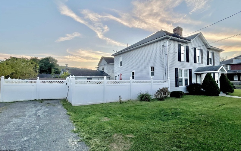 303 Rosemont Avenue, Clarksburg, West Virginia 26301, 5 Bedroom Bedrooms, 10 Room Rooms,3 BathroomBathrooms,Single Family Detached,For Sale,Rosemont,0,10166878