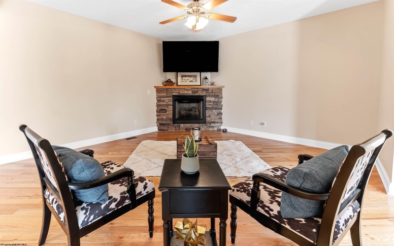 20 Turnstone Drive, Morgantown, West Virginia 26505, 3 Bedroom Bedrooms, 7 Room Rooms,3 BathroomBathrooms,Single Family Attached,For Sale,Turnstone,0,10166912