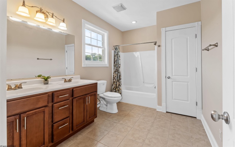 20 Turnstone Drive, Morgantown, West Virginia 26505, 3 Bedroom Bedrooms, 7 Room Rooms,3 BathroomBathrooms,Single Family Attached,For Sale,Turnstone,0,10166912