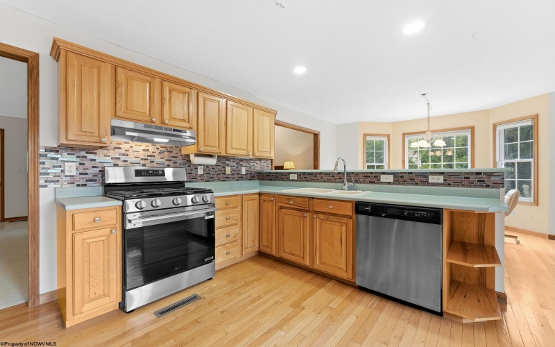 404 Cedar Lane, Morgantown, West Virginia 26508, 3 Bedroom Bedrooms, 7 Room Rooms,3 BathroomBathrooms,Single Family Detached,For Sale,Cedar,0,10166913