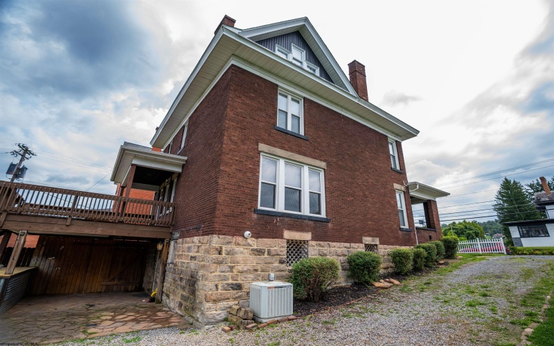 1116 Morgantown Avenue, Fairmont, West Virginia 26554, 5 Bedroom Bedrooms, 16 Room Rooms,2 BathroomBathrooms,Single Family Detached,For Sale,Morgantown,0,10166914