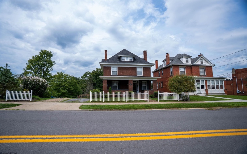 1116 Morgantown Avenue, Fairmont, West Virginia 26554, 5 Bedroom Bedrooms, 16 Room Rooms,2 BathroomBathrooms,Single Family Detached,For Sale,Morgantown,0,10166914