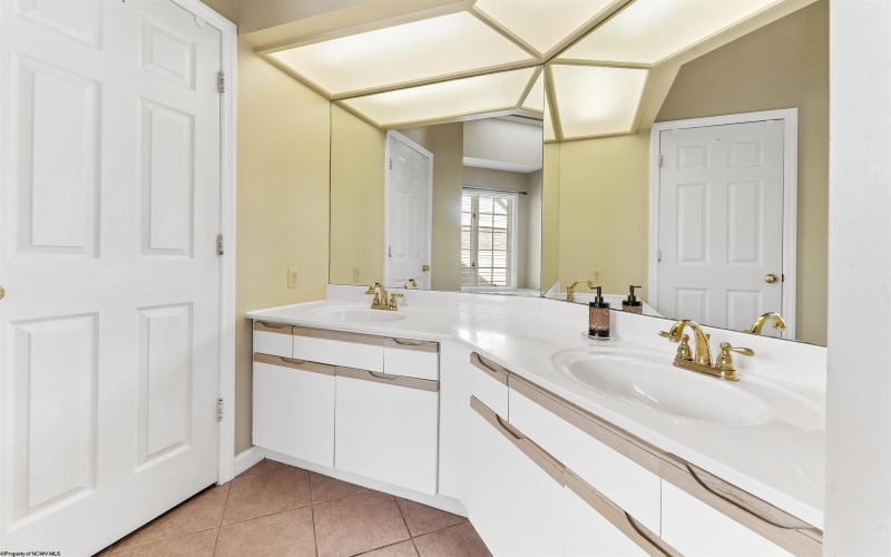 4001 Morningside Way, Morgantown, West Virginia 26505, 3 Bedroom Bedrooms, 6 Room Rooms,3 BathroomBathrooms,Single Family Detached,For Sale,Morningside,0,10166910