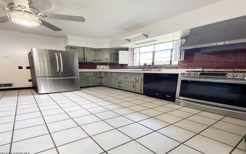 1038 Sunset Drive, Fairmont, West Virginia 26554, 3 Bedroom Bedrooms, 7 Room Rooms,1 BathroomBathrooms,Single Family Detached,For Sale,Sunset,0,10166908
