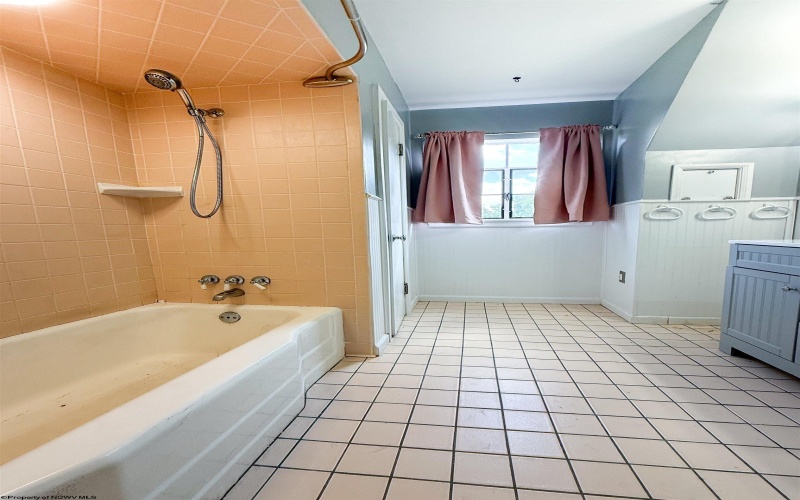 1038 Sunset Drive, Fairmont, West Virginia 26554, 3 Bedroom Bedrooms, 7 Room Rooms,1 BathroomBathrooms,Single Family Detached,For Sale,Sunset,0,10166908