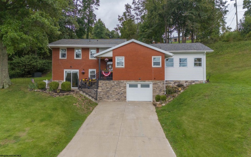 428 Sycamore Drive, Bridgeport, West Virginia 26330, 3 Bedroom Bedrooms, 6 Room Rooms,2 BathroomBathrooms,Single Family Detached,For Sale,Sycamore,0,10166918