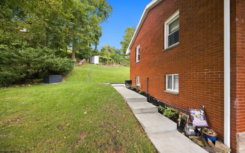 428 Sycamore Drive, Bridgeport, West Virginia 26330, 3 Bedroom Bedrooms, 6 Room Rooms,2 BathroomBathrooms,Single Family Detached,For Sale,Sycamore,0,10166918