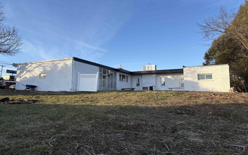 1206 Country Club Road, Fairmont, West Virginia 26554, 3 Bedroom Bedrooms, 7 Room Rooms,1 BathroomBathrooms,Single Family Detached,For Sale,Country Club,0,10163473