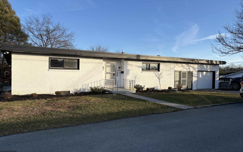 1206 Country Club Road, Fairmont, West Virginia 26554, 3 Bedroom Bedrooms, 7 Room Rooms,1 BathroomBathrooms,Single Family Detached,For Sale,Country Club,0,10163473