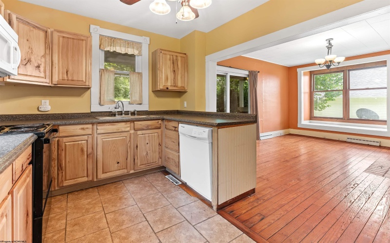 428 Van Gilder Street, Morgantown, West Virginia 26505, 3 Bedroom Bedrooms, 6 Room Rooms,2 BathroomBathrooms,Single Family Detached,For Sale,Van Gilder,0,10165429