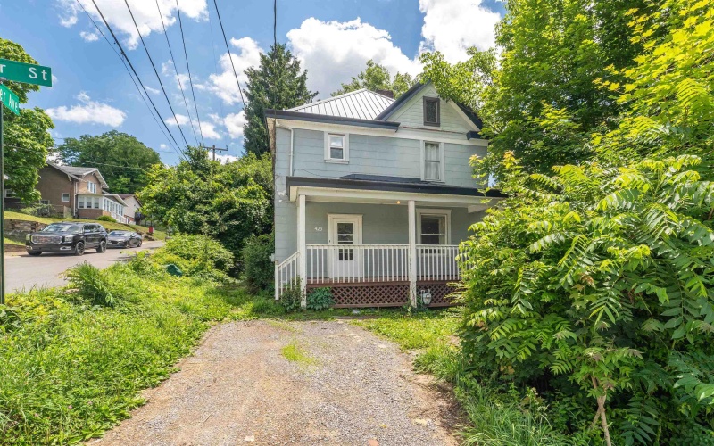 428 Van Gilder Street, Morgantown, West Virginia 26505, 3 Bedroom Bedrooms, 6 Room Rooms,2 BathroomBathrooms,Single Family Detached,For Sale,Van Gilder,0,10165429