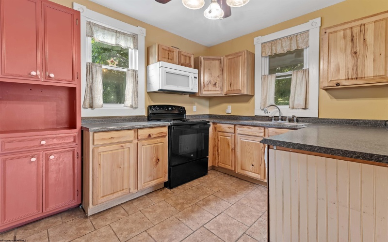 428 Van Gilder Street, Morgantown, West Virginia 26505, 3 Bedroom Bedrooms, 6 Room Rooms,2 BathroomBathrooms,Single Family Detached,For Sale,Van Gilder,0,10165429
