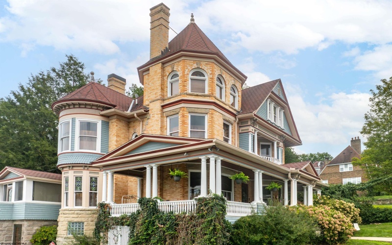 515 Grand Street, Morgantown, West Virginia 26501, 5 Bedroom Bedrooms, 13 Room Rooms,4 BathroomBathrooms,Single Family Detached,For Sale,Grand,0,10166935