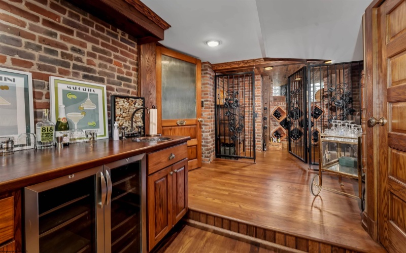 515 Grand Street, Morgantown, West Virginia 26501, 5 Bedroom Bedrooms, 13 Room Rooms,4 BathroomBathrooms,Single Family Detached,For Sale,Grand,0,10166935