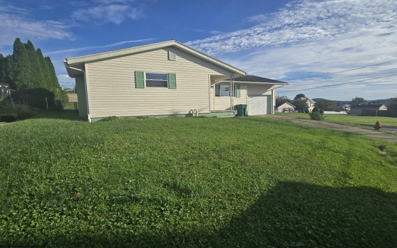 1505 18th Street, Clarksburg, West Virginia 26301, 3 Bedroom Bedrooms, 5 Room Rooms,1 BathroomBathrooms,Single Family Detached,For Sale,18th,0,10166933