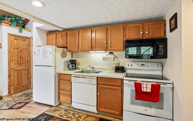 40 Whitetail Way, Davis, West Virginia 26260, 2 Bedroom Bedrooms, 4 Room Rooms,1 BathroomBathrooms,Single Family Detached,For Sale,Whitetail,0,10166934