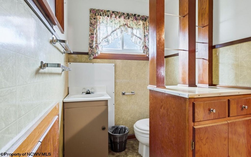 406 Thomas Avenue, Nutter Fort, West Virginia 26301, 4 Bedroom Bedrooms, 7 Room Rooms,1 BathroomBathrooms,Single Family Detached,For Sale,Thomas,0,10166936