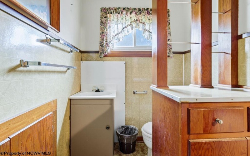 406 Thomas Avenue, Nutter Fort, West Virginia 26301, 4 Bedroom Bedrooms, 7 Room Rooms,1 BathroomBathrooms,Single Family Detached,For Sale,Thomas,0,10166936