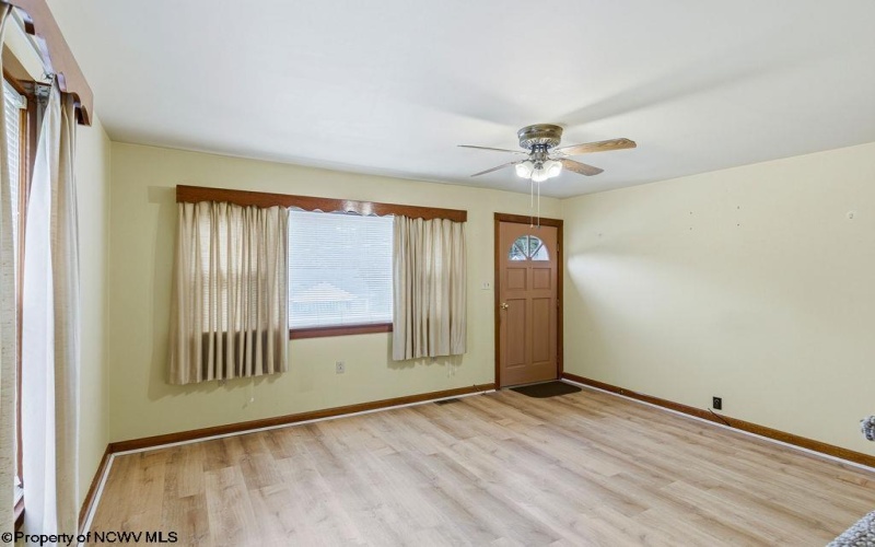 406 Thomas Avenue, Nutter Fort, West Virginia 26301, 4 Bedroom Bedrooms, 7 Room Rooms,1 BathroomBathrooms,Single Family Detached,For Sale,Thomas,0,10166936