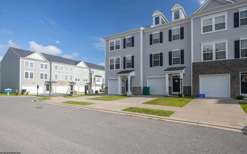 24 Dover Court, Bridgeport, West Virginia 26330, 3 Bedroom Bedrooms, 6 Room Rooms,2 BathroomBathrooms,Single Family Attached,For Sale,Dover,0,10166952